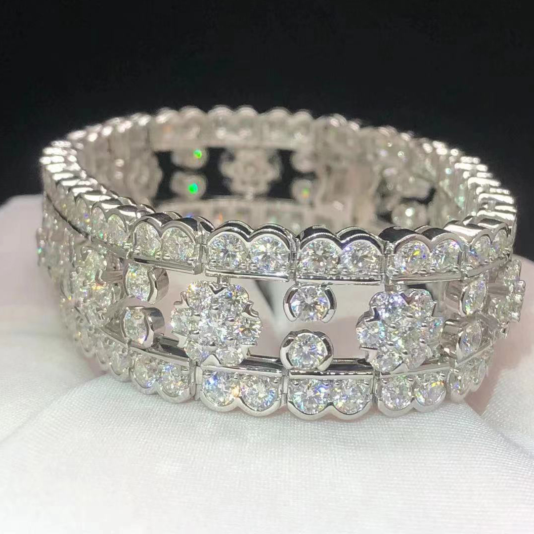 Designer Van Cleef & Arpels Platinum High Jewelry Snowflake Diamond Bracelet VCARO3RH00