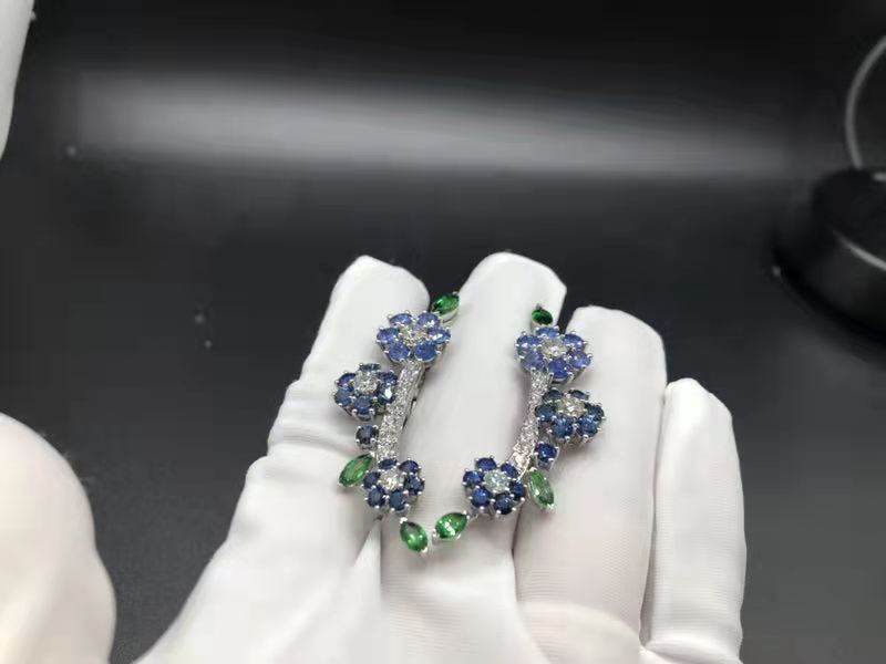 Custom Made VCA Folie des Près High Jewelry Blue Sapphire Diamond White Gold Earrings