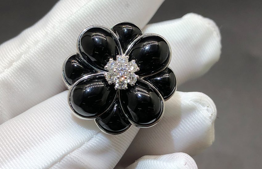 Custom Van Cleef & Arpels 18k White Gold Diamond & Onyx Cosmos Flower Ring