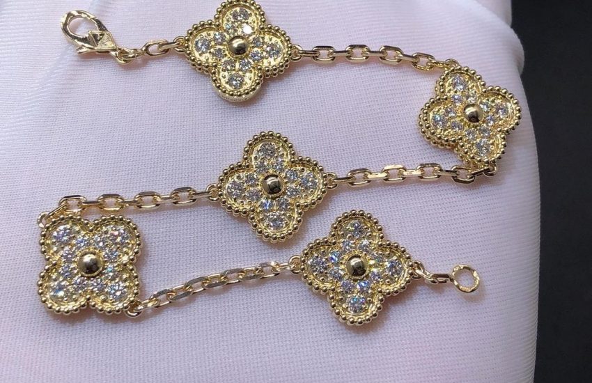 Van Cleef & Arpels Vintage Alhambra 5 Diamond Motif Bracelet in 18k Yellow Gold